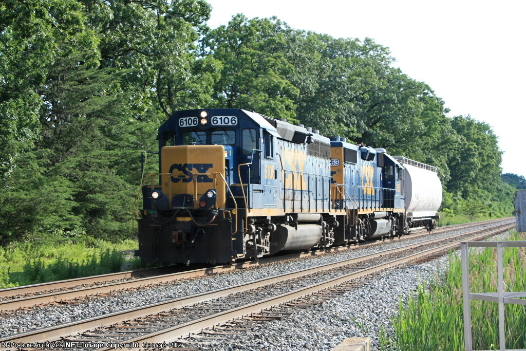 CSX 6106 and train D777